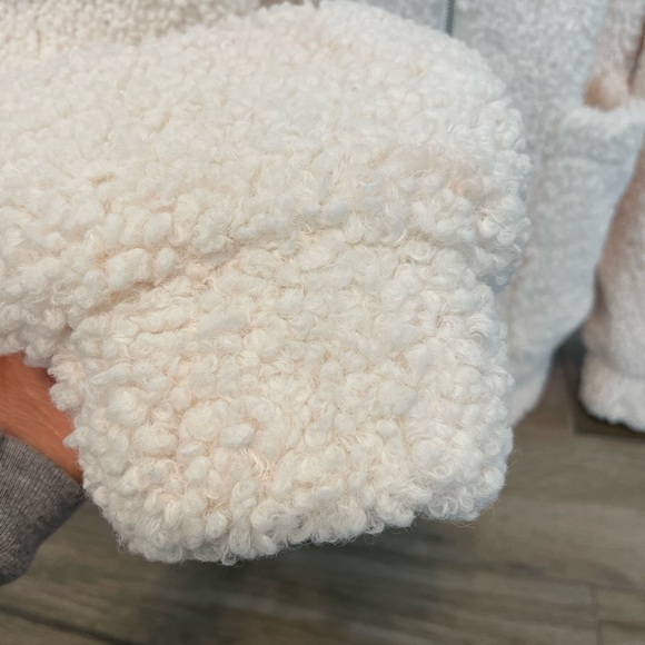 White Sherpa Coat - Picture 4 of 7